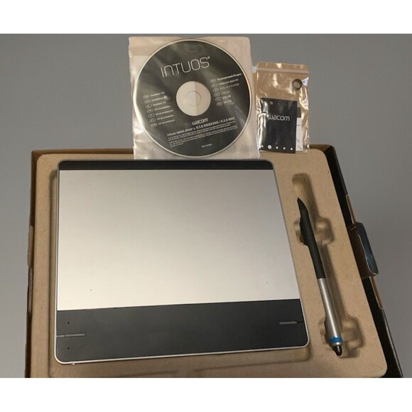 Wacom CTH650 Intuos Creative Pen Touch Tablet Set Box Art Gift Graphic Design - Picture 3 of 4